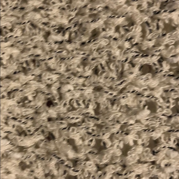 Sweater size Large. - Picture 4 of 4